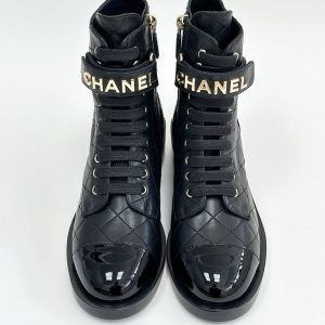 Ботинки Chanel с логотипом