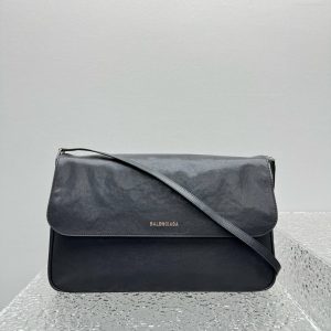 Сумка Balenciaga с ремешком
