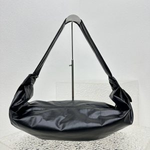 Сумка Lemaire Croissant из натуральной кожи