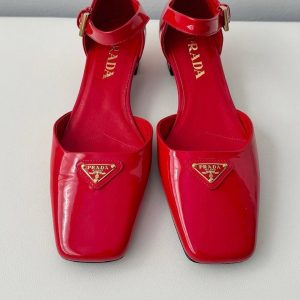 Туфли Prada с пряжками
